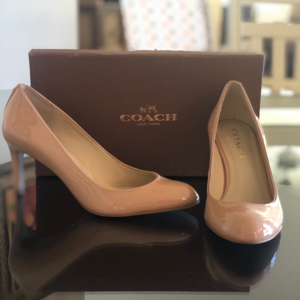 Coach Pumps in Nude. Devon Style. Size 6
